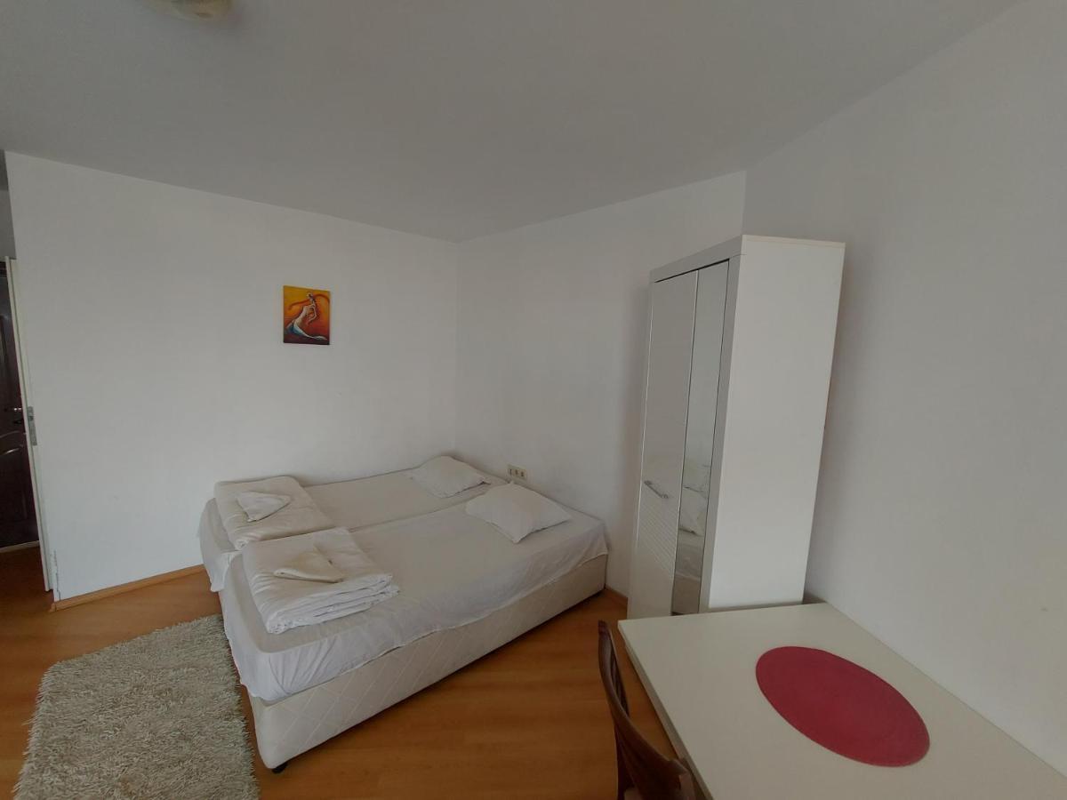 Studios & Apartments Perla Pantai Sunny Bagian luar foto