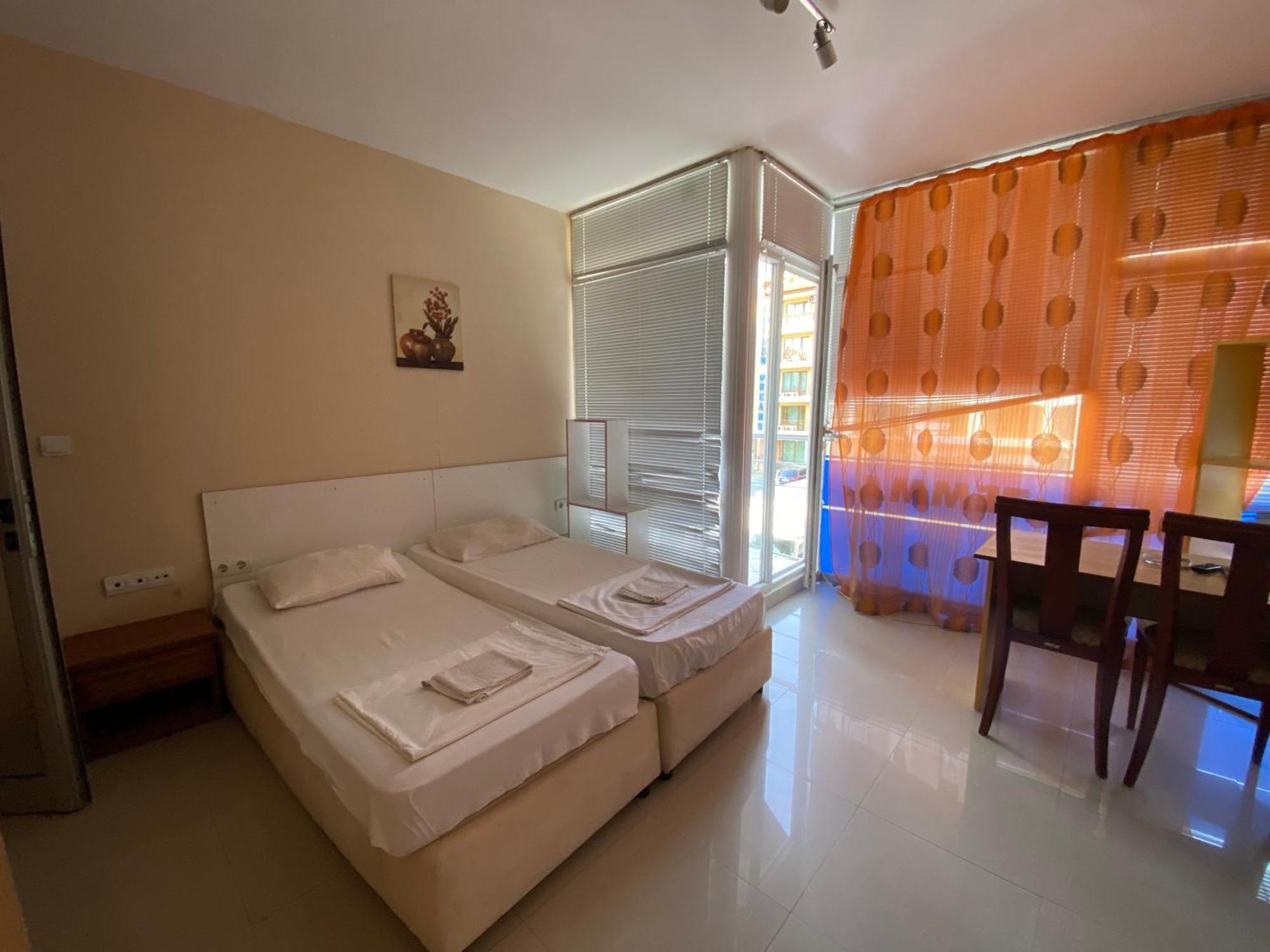 Studios & Apartments Perla Pantai Sunny Bagian luar foto