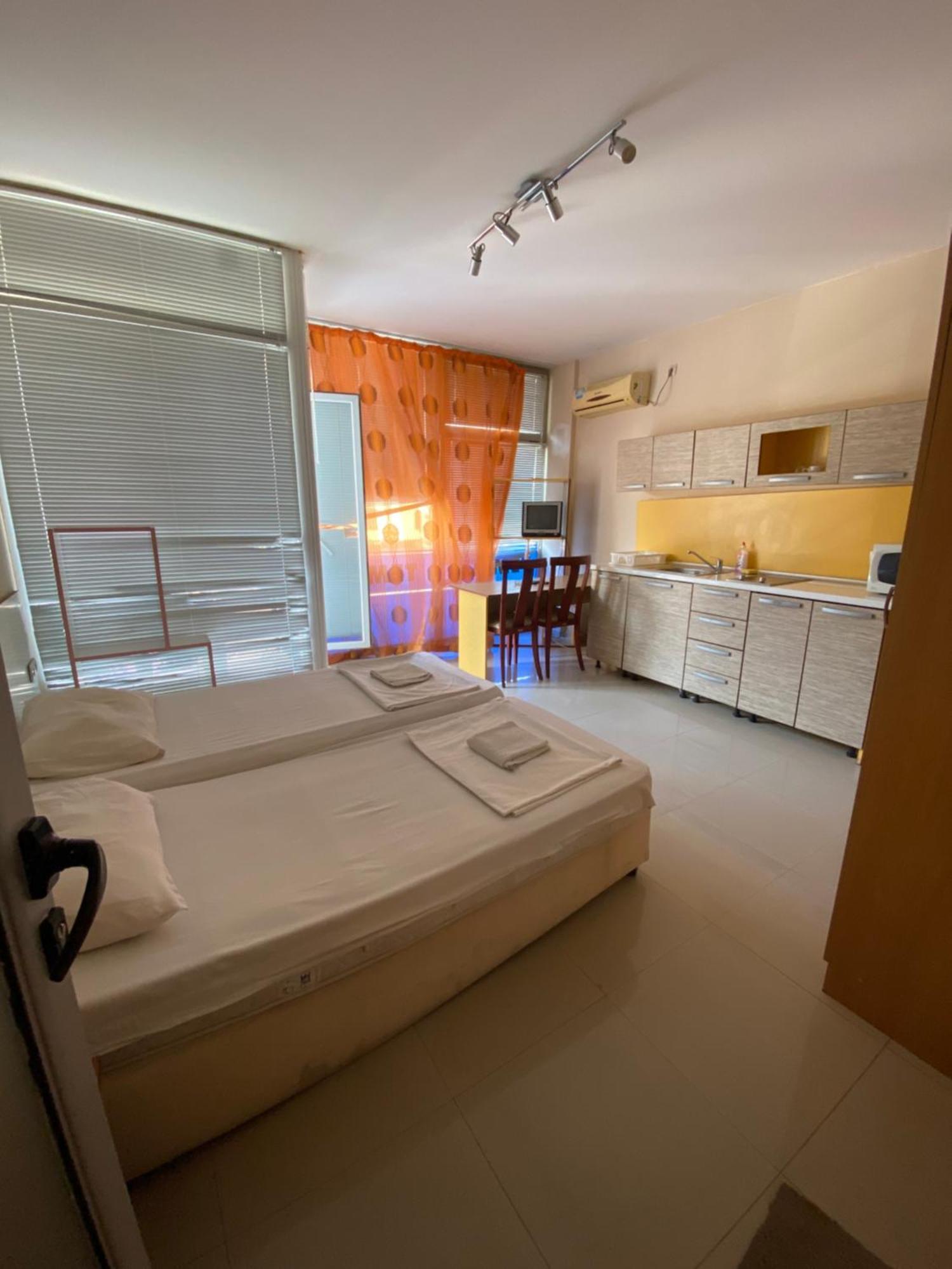 Studios & Apartments Perla Pantai Sunny Bagian luar foto